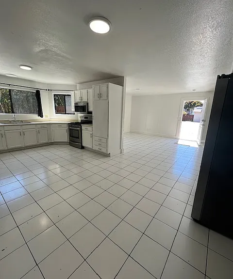 6555 Segovia Rd — Photo 5