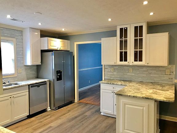 3rd image of 3301 Shoal Lake Dr