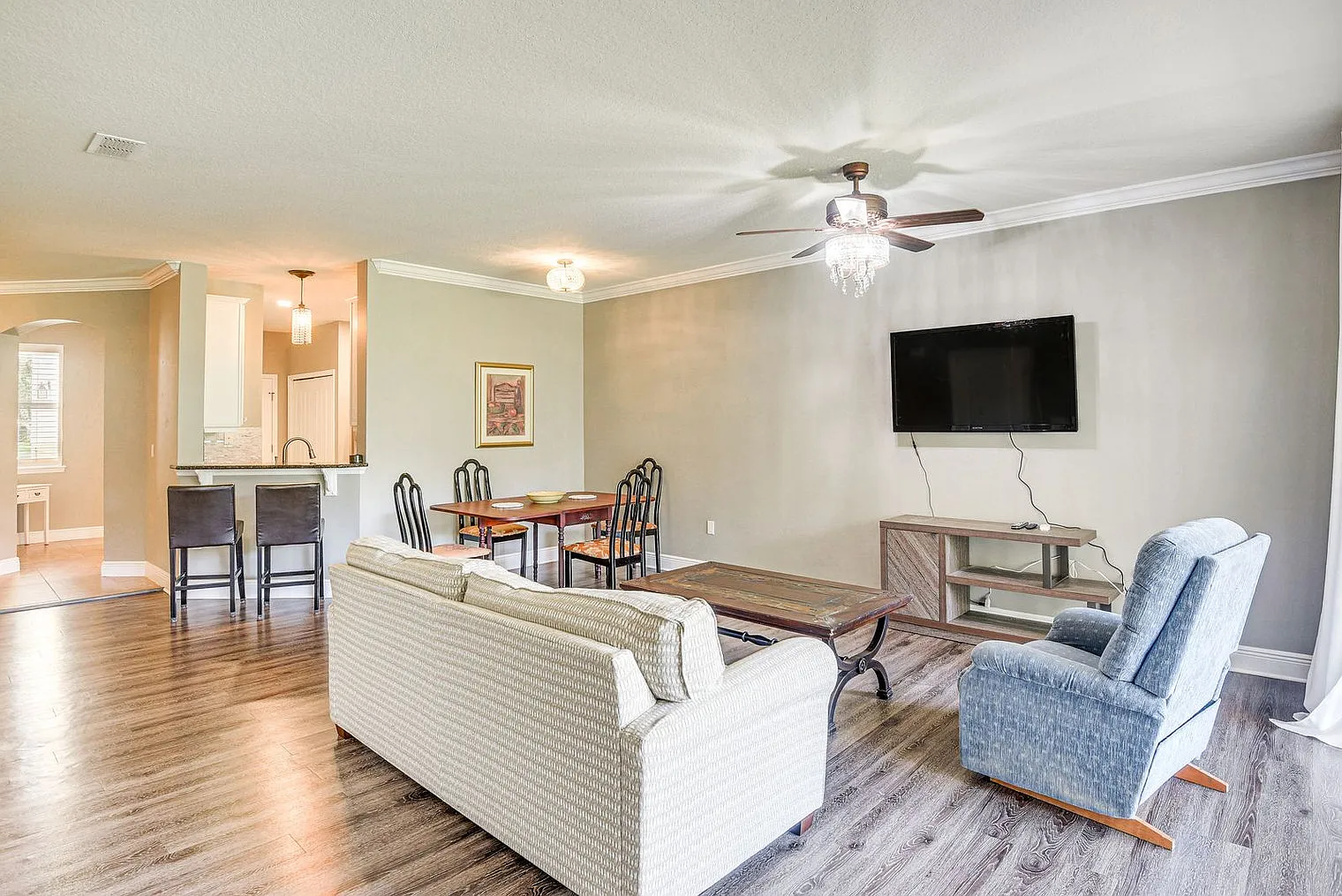 3 bed, 2.0 bath, 1819 sqft, $2,871 — Photo 2