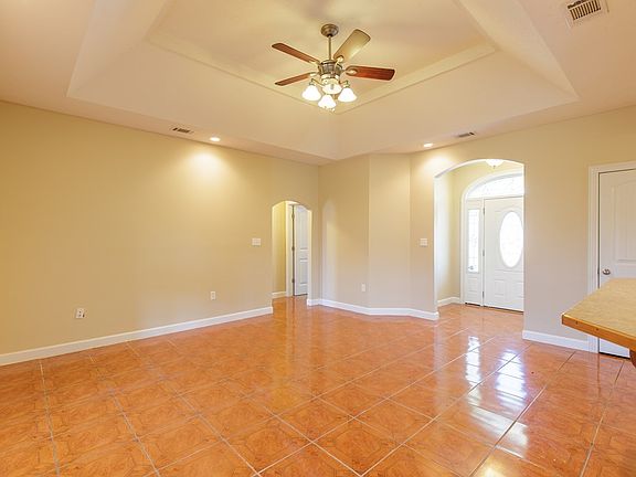 4th image of 5644 Sacramento St