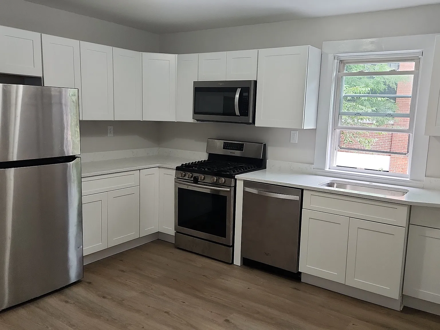 2 bed, 850 sqft, $2,800 — Photo 2