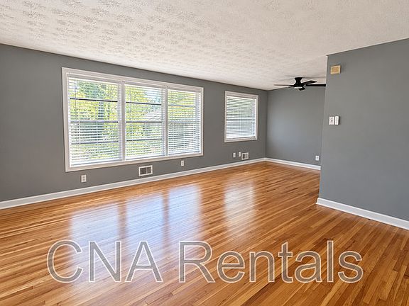 5th image of 2454 Warwick Cir