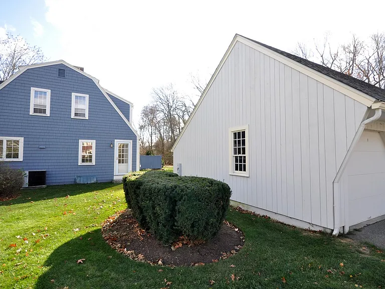 15 Seaborn Pl — Photo 3