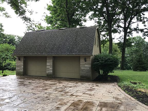 Detached Garage