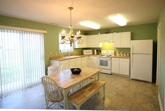 5th image of 10798 Woods Dr