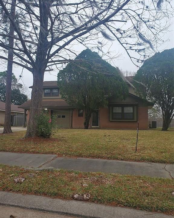 1st image of 204 Banyan St
