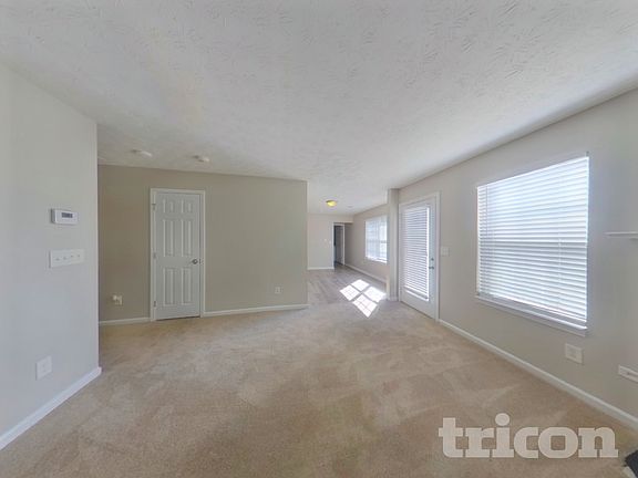3rd image of 471 Sawtooth Ln