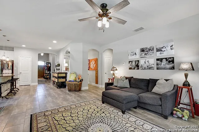 9113 Sunpool — Photo 5