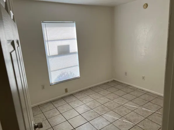 2361 SW 31st Pl APT 1, Gainesville, FL 32608
