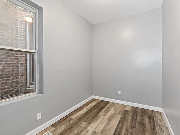 4th image of 3031 W Flournoy St #2
