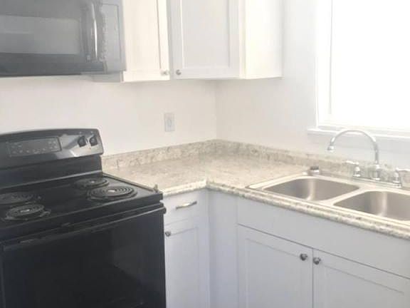 5th image of 306 Audubon Dr APT 3