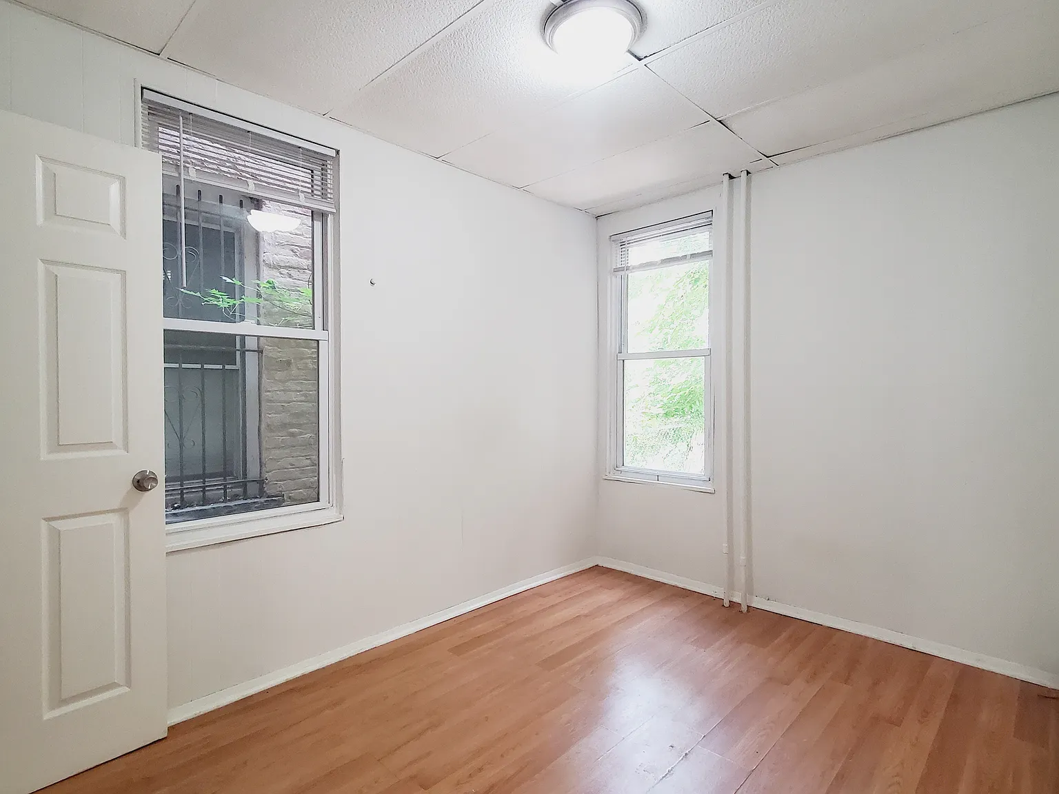 3 bed, 1000 sqft, $2,500 — Photo 2
