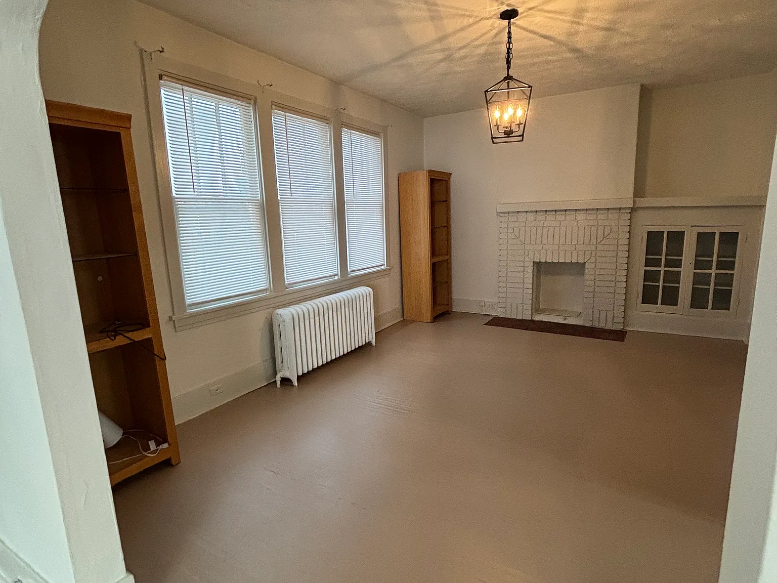 5567 Hobart St — Photo 3
