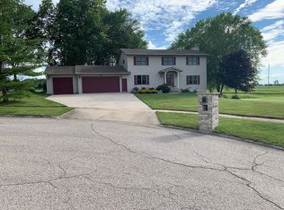 5405 Blue Bonnet Dr, Waterloo, IA 50702