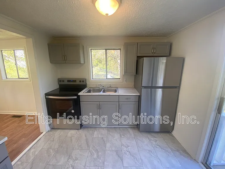 860 Church St — Photo 7