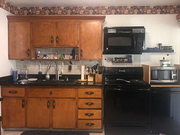 4th image of 133 Moorfield Dr