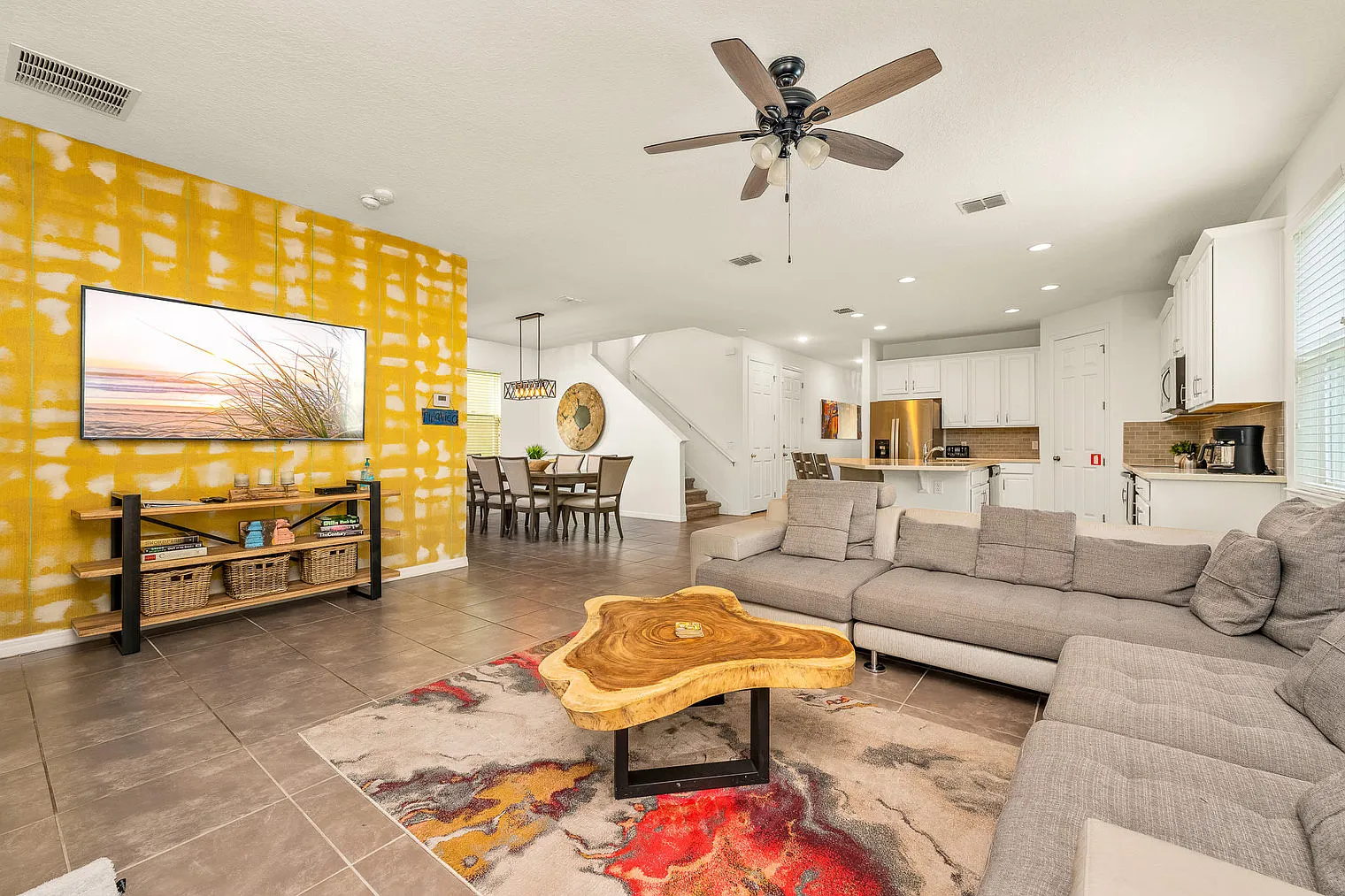 7 bed, 6.0 bath, 3552 sqft, $5,784 — Photo 2