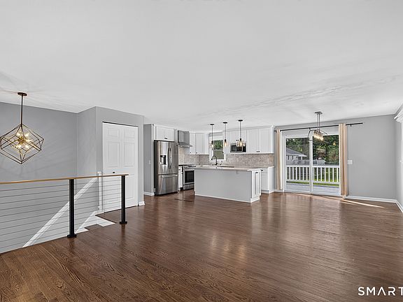 4th image of 425 Judd St