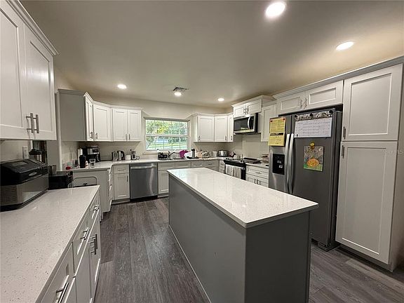 4th image of 1021 SW 26th St
