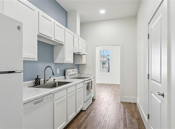 4th image of 2408 S Johnson St