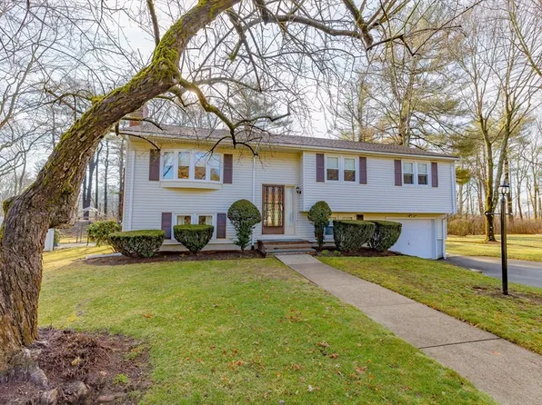 11 Fowler Ter, Burlington, MA 01803