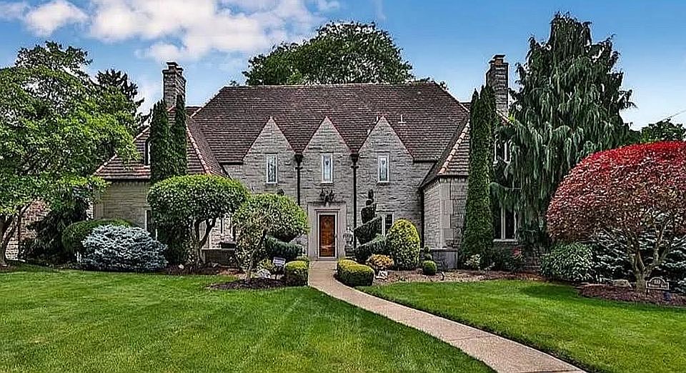 1st image of 110 Hoodridge Dr