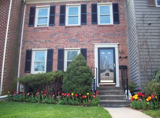 7877 Heatherton Ln, Rockville, MD 20854