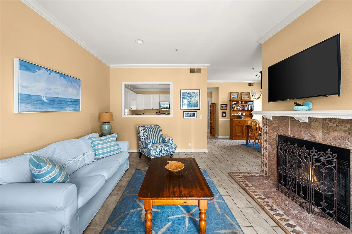 Building Photo - 4527 Carpinteria Ave