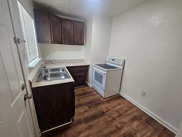 6026 Lovett Ave — Photo 4