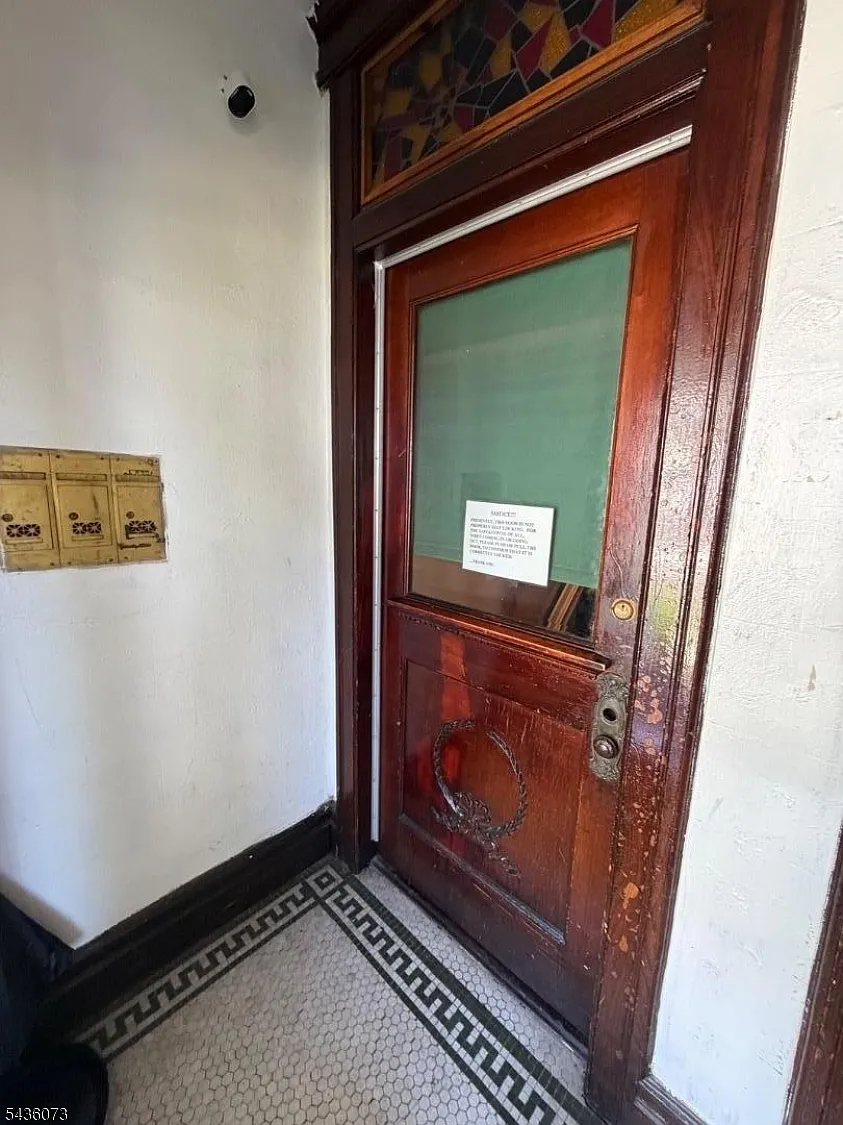 2 bed, 1.0 bath, $1,750 — Photo 2