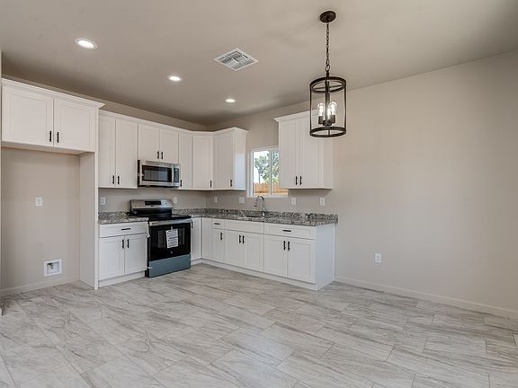 4th image of 175 W Adams St #1