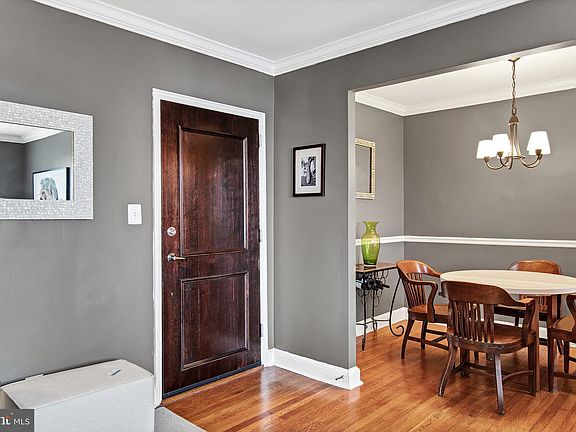 4th image of 922 S Washington St APT 306
