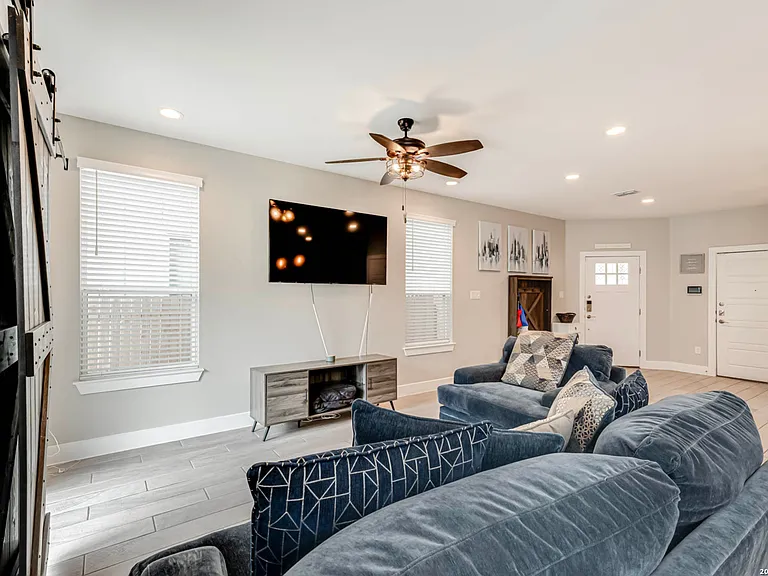 1426 E Sandalwood Ln — Photo 6