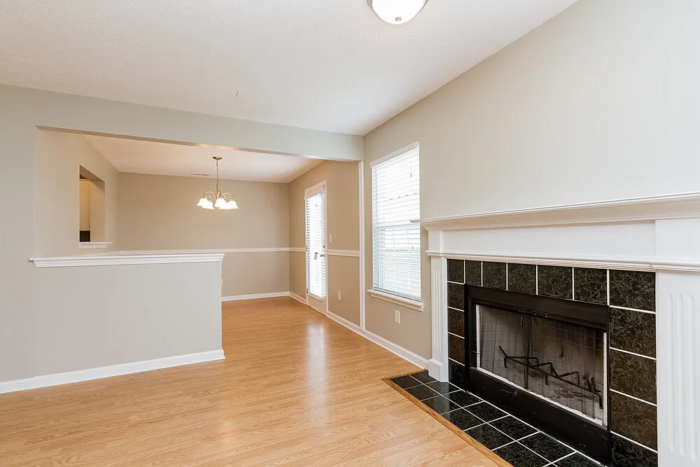 3 bed, 2.5 bath, 1776 sqft, $2,100 — Photo 3