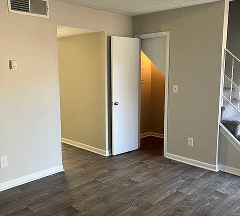 3rd image of 863 Briar Creek Ct NE #823