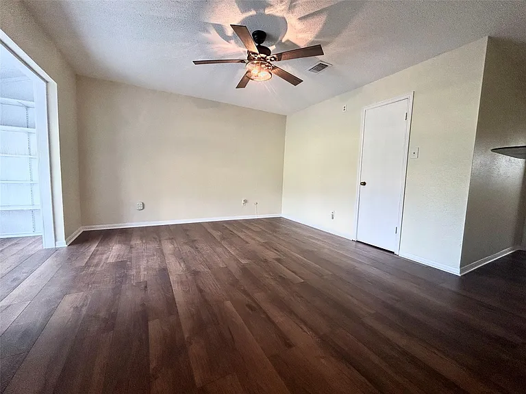 2456 Country Club Dr — Photo 16