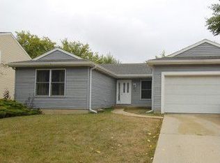 112 N Staffire Dr, Schaumburg, IL 60194