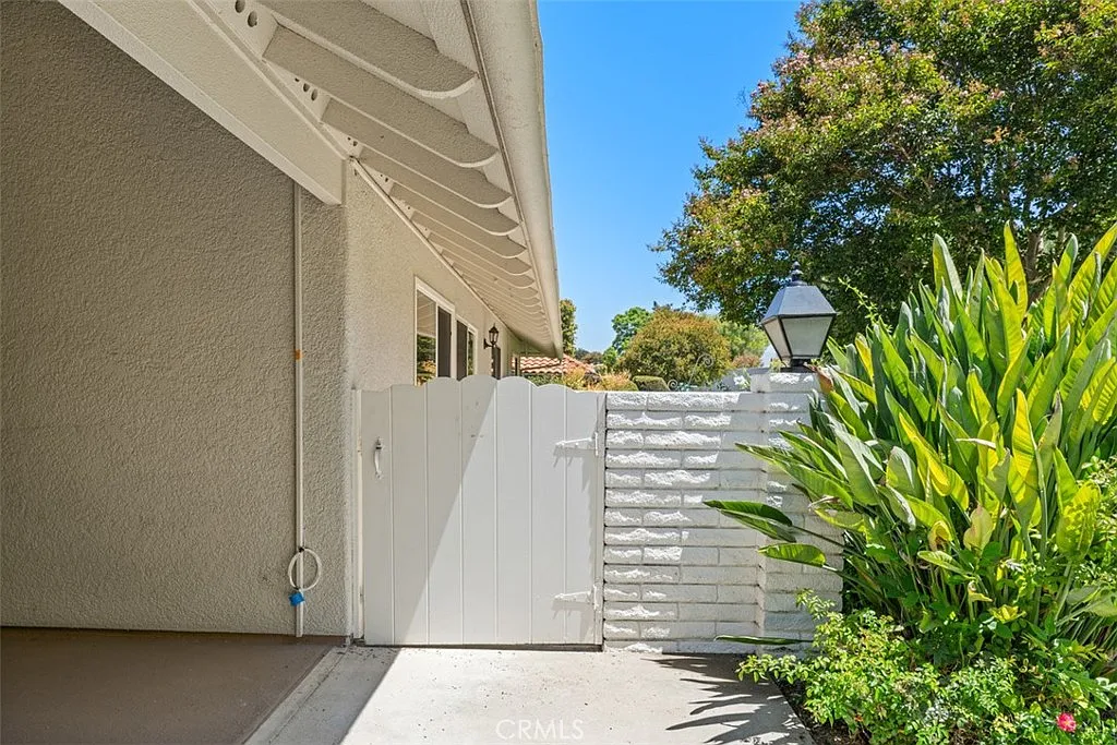 2 bed, 2.0 bath, 1010 sqft, $3,500 — Photo 2