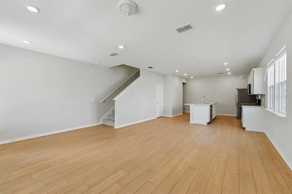 4 bed, 2.5 bath, 1770 sqft, $2,990 — Photo 4