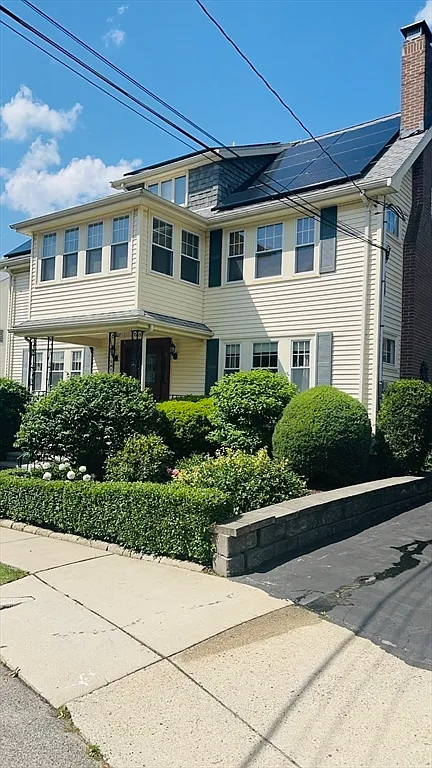 2 bed, 1.0 bath, 1350 sqft, $2,400 — Photo 1