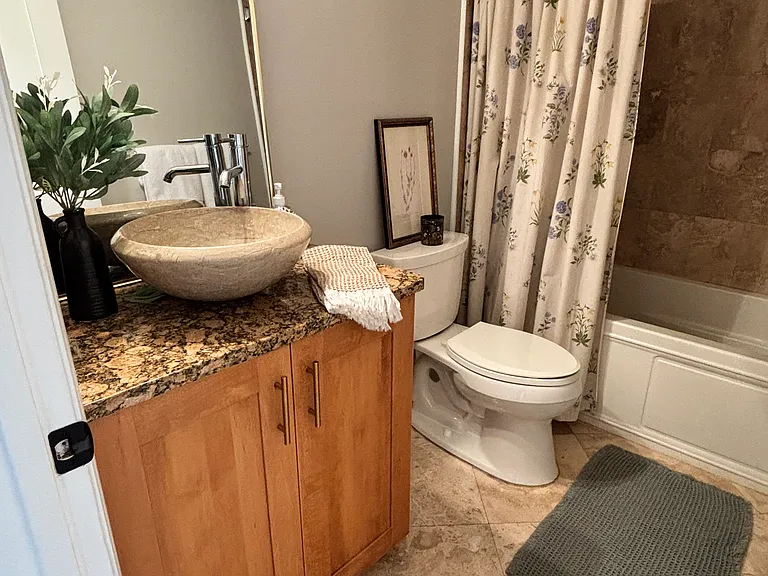 2532 Dauphine Ct E — Photo 12