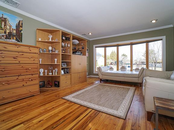 4th image of 52 Phipps Ln