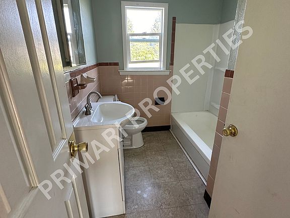 3rd image of 437 Midland Ave #1