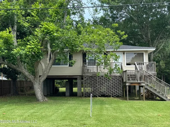 1210 11th St, Pascagoula, MS 39567