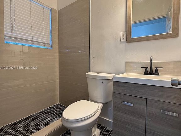 4th image of 12906 NE 6th Ave #2