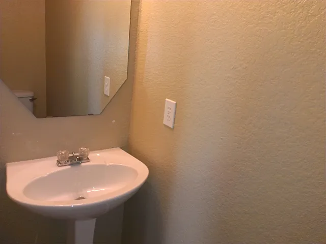 7504 Wood Slope Dr — Photo 10