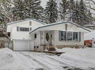 132 Forest Hill Dr, Kitchener, ON N2M 4G3