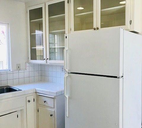 5th image of 939 Larrabee St APT 10