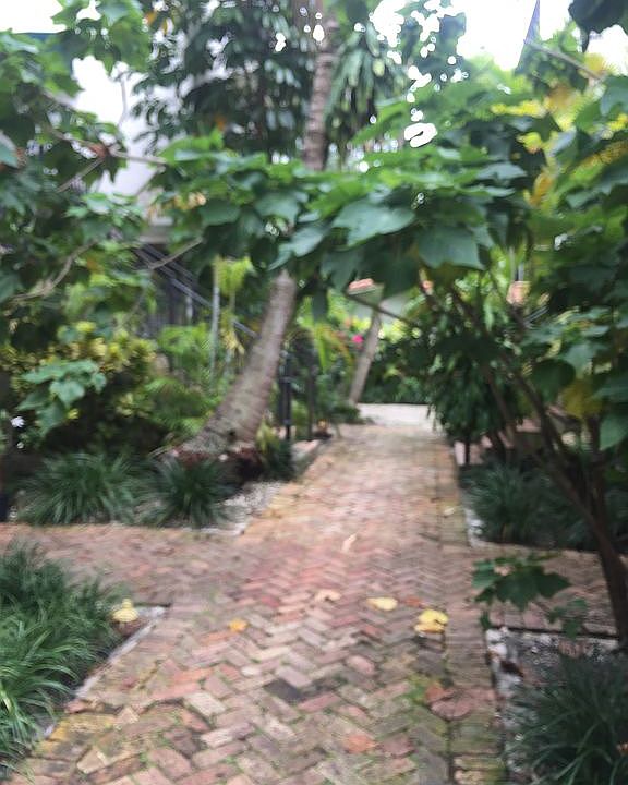 Walkway to apartmententrance