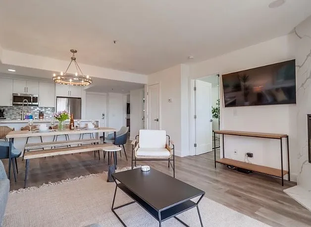 5726 La Jolla Blvd #201 — Photo 13
